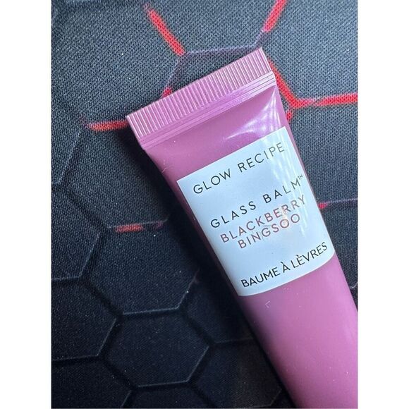 Glow Recipe Glass Balm Lip Treatment for Shine & Hydration color blackberry Bong - Picture 4 of 5